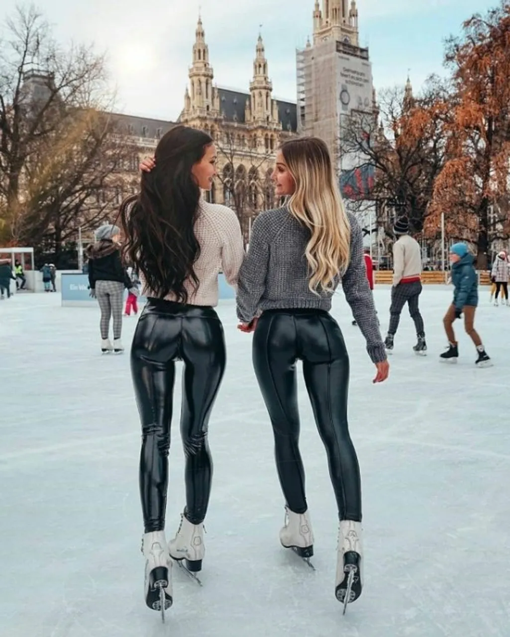im-a-big-fan-of-those-form-fitting-shiny-pants-34-photos-9