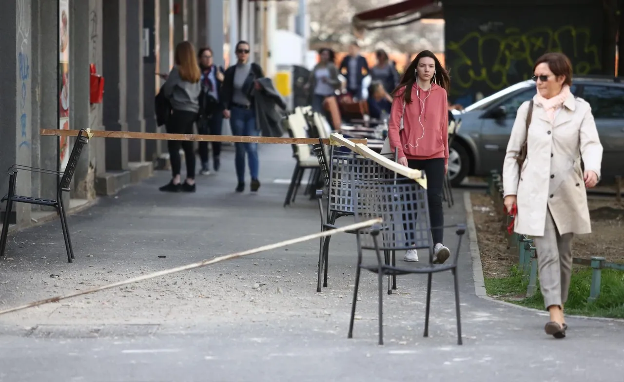 Sa zgrade u Ulici Jurja Križanića otpadaju dijelovi fasade i ugrožavaju prolaznike