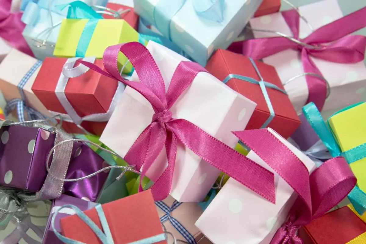 Kako napraviti kutiju od papira za savršeni rođendanski poklon?