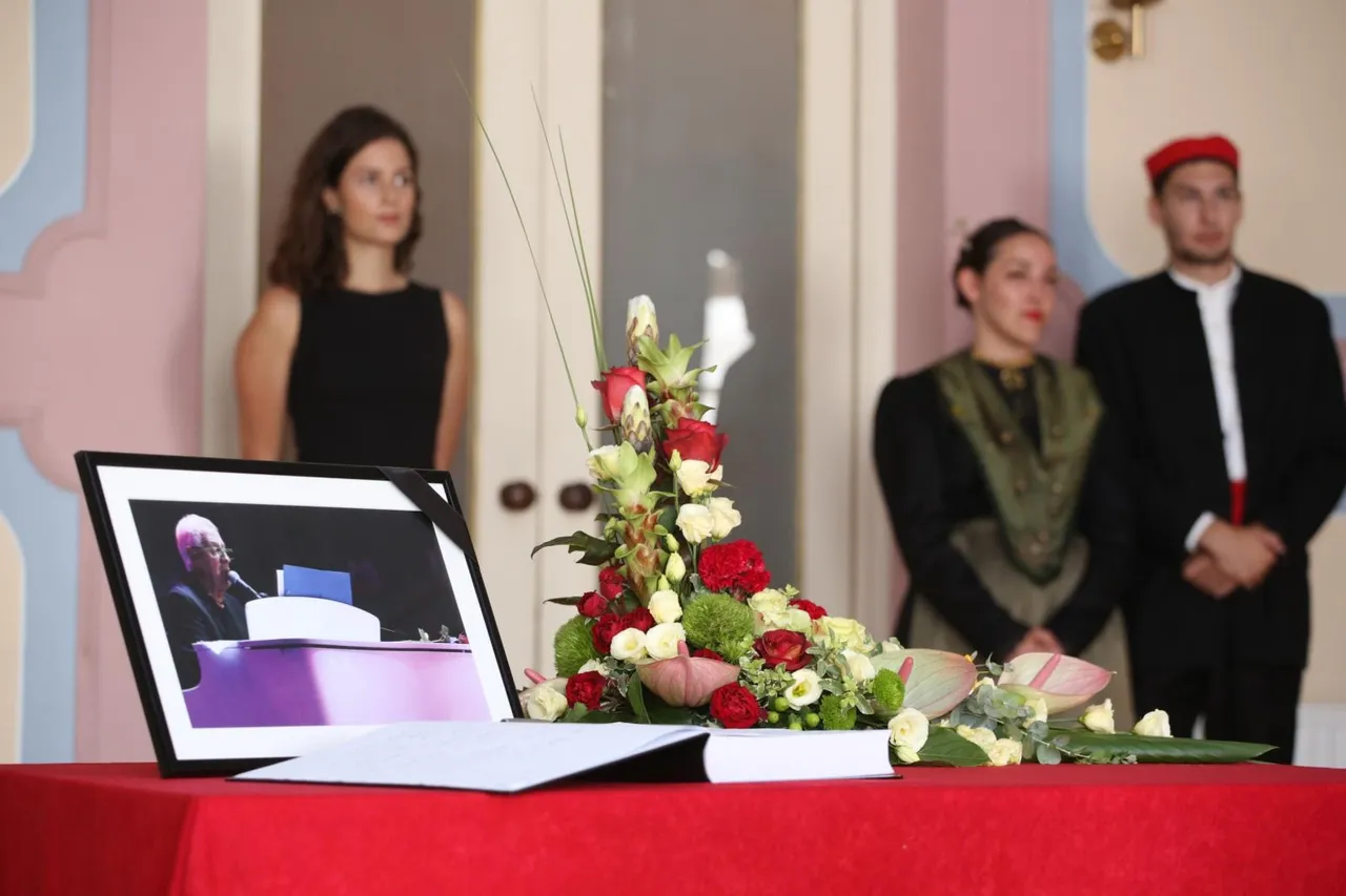 Emotivni prizori iz Splita: Mnogi Oliverovi prijatelji i osobe iz javnog života na komemoraciji