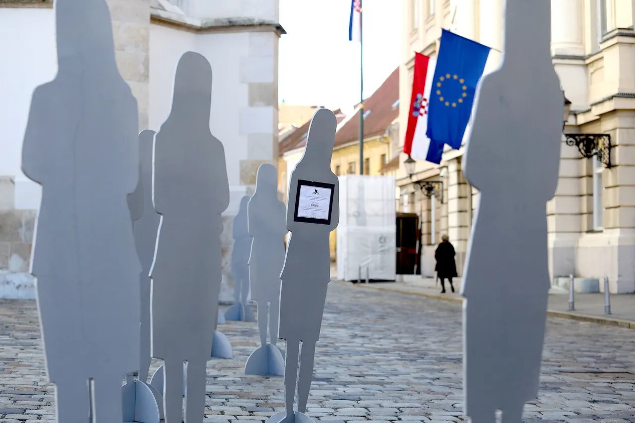 Aktivistice ispred Sabora postavile siluete koje simboliziraju ubijene žene