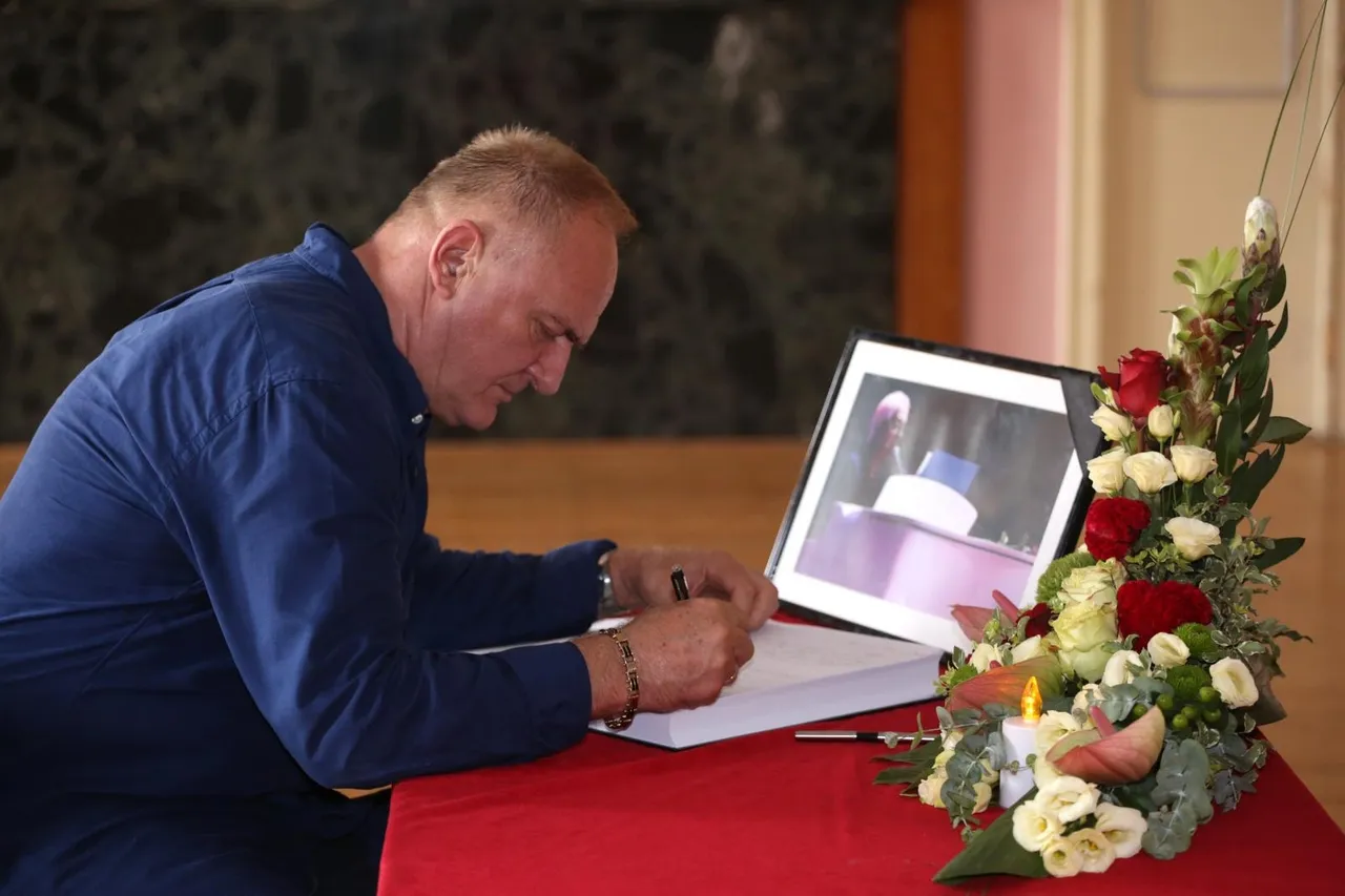Emotivni prizori iz Splita: Mnogi Oliverovi prijatelji i osobe iz javnog života na komemoraciji