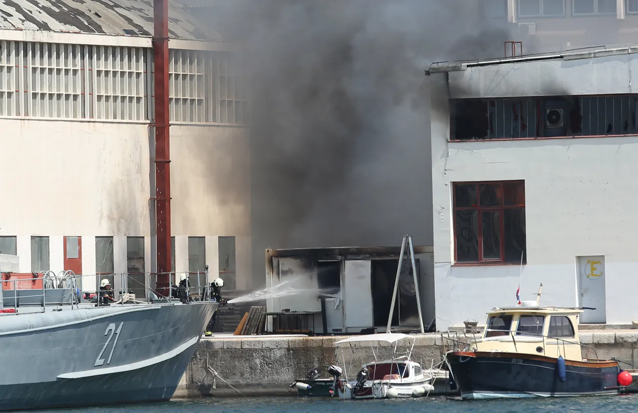 Šibenik: buknuo požar u skladištu Remontnog brodogradilišta NCP