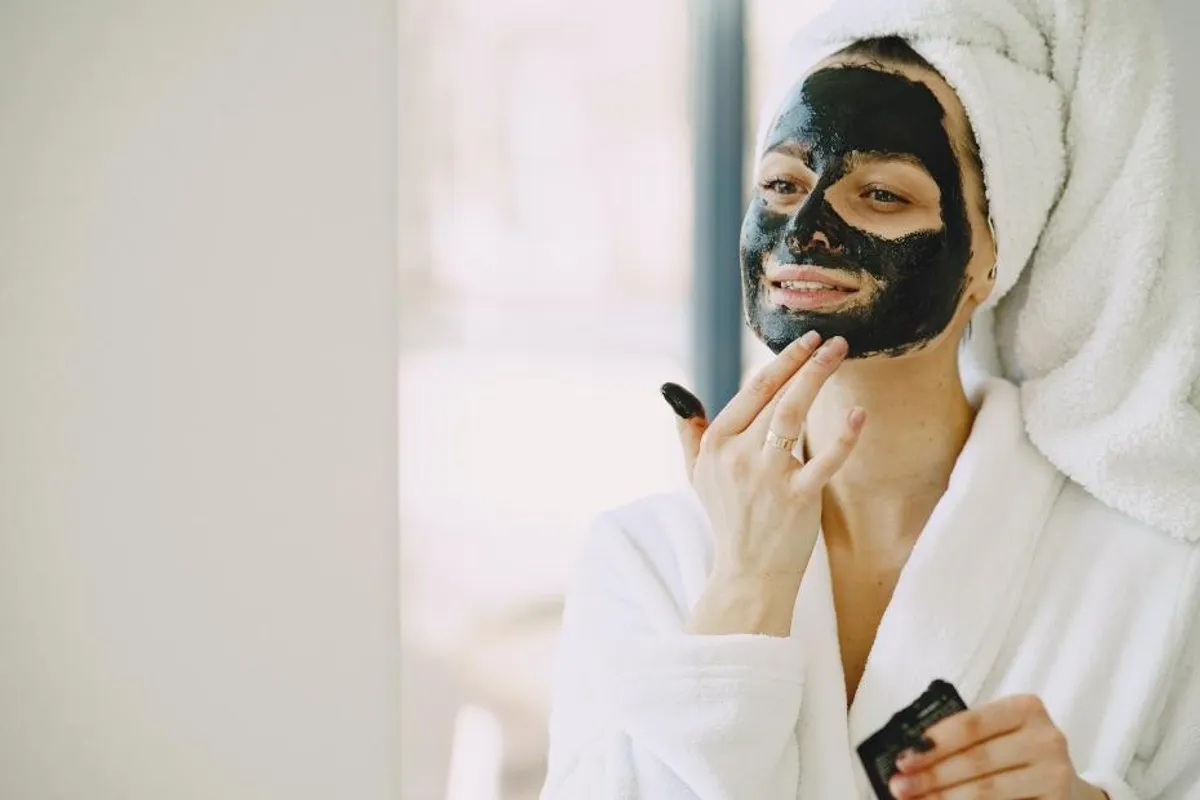 Aktivni ugljen čisti te iznutra i izvana: Napravi sama masku za lice i riješi se mitesera