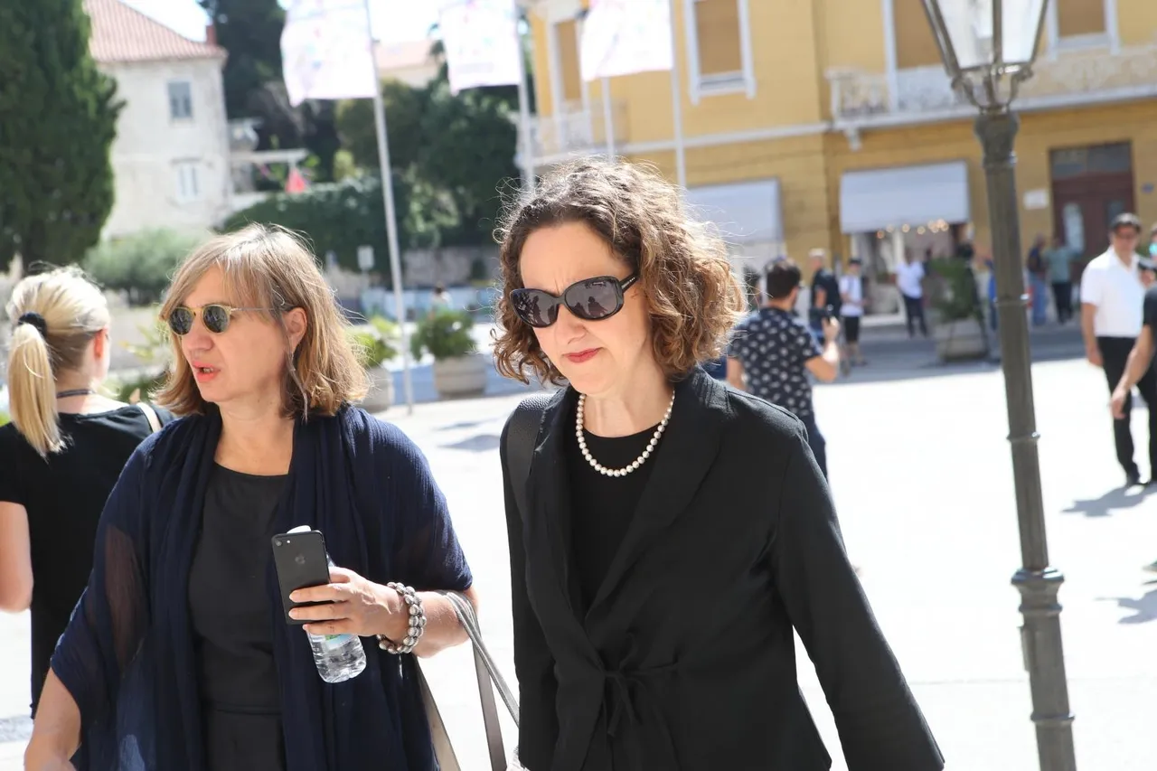Emotivni prizori iz Splita: Mnogi Oliverovi prijatelji i osobe iz javnog života na komemoraciji