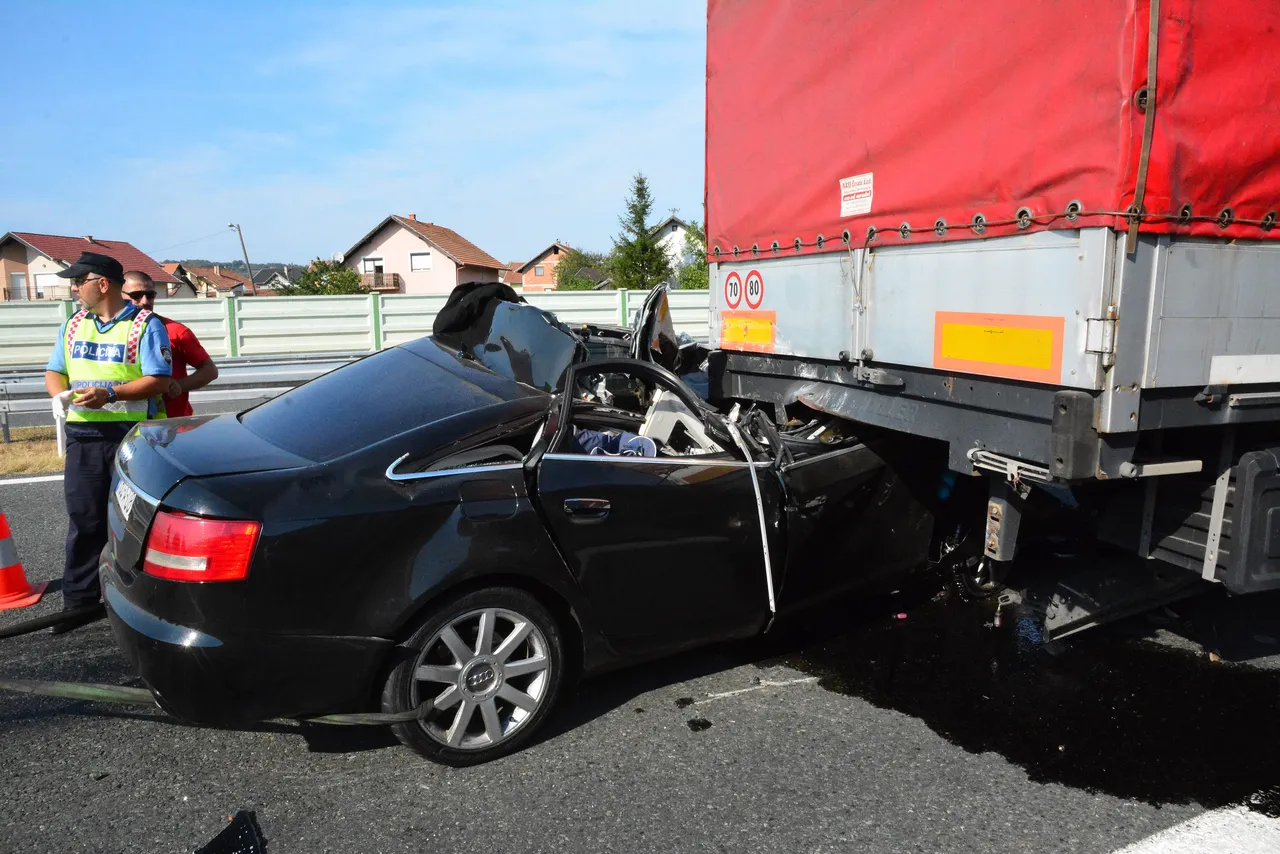 U prometnoj nesreći na autocesti smrtno stradao muškarac