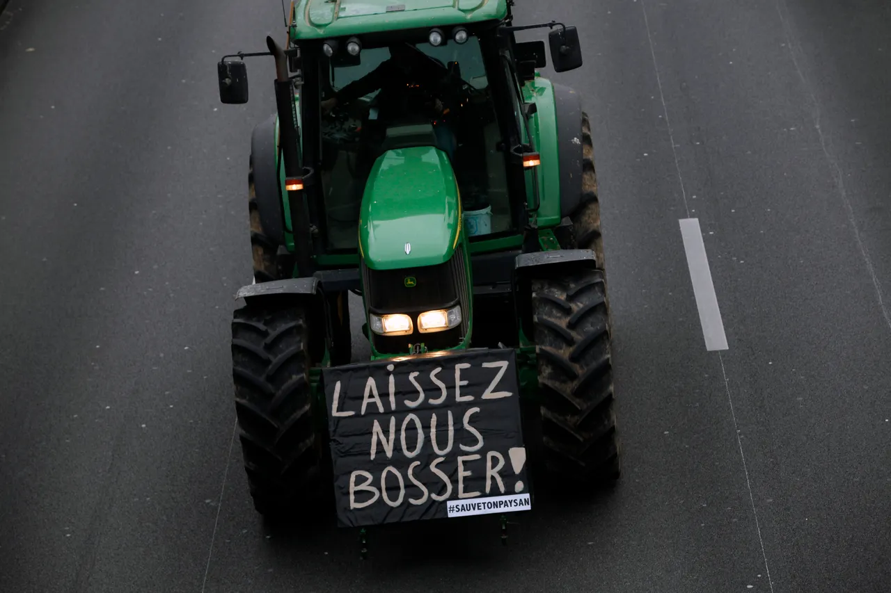 Francuski poljoprivrednici traktorima izašli na ceste