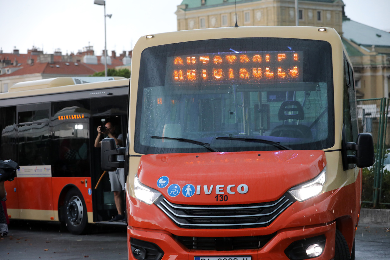 Autotroleju Nedostaje Vozača Pa Ranije Prelaze Na Ljetni Vozni Red ...