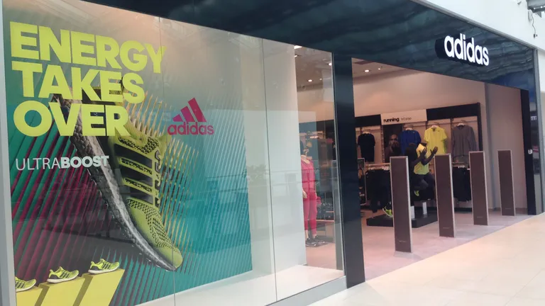 Adidas avenue mall hotsell