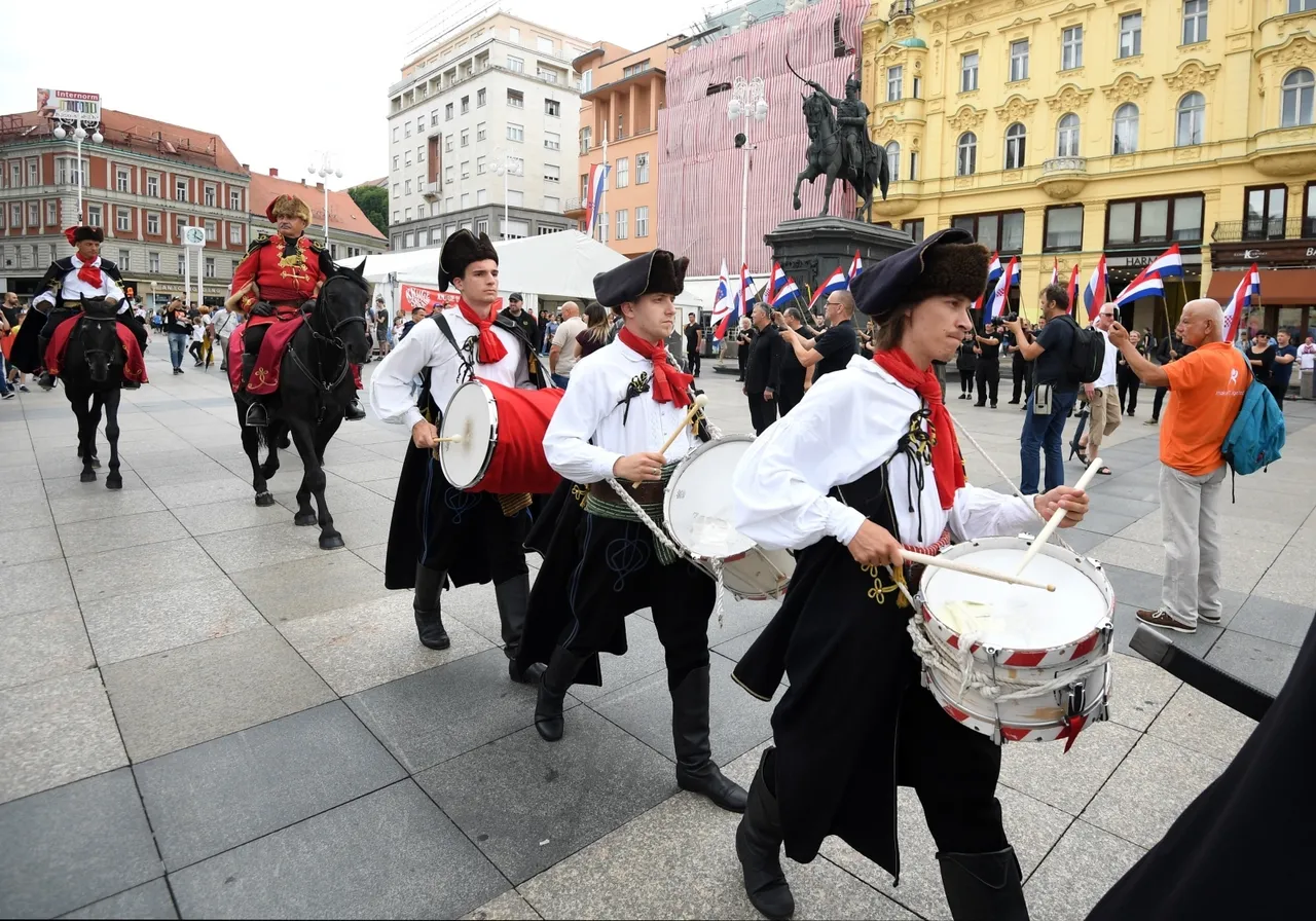 Desničari marširali centrom Zagreba uz budno oko policije i s porukom: 'Oslobodimo Hrvatsku'