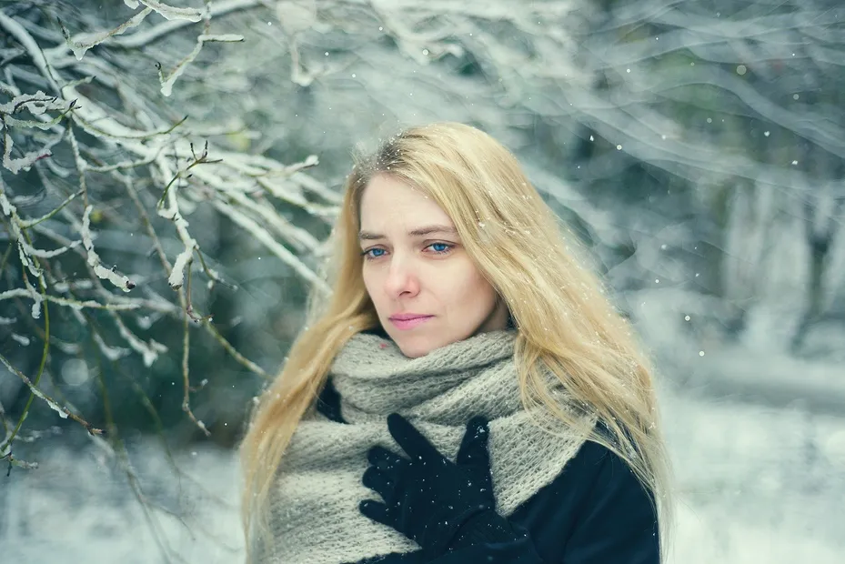 žena