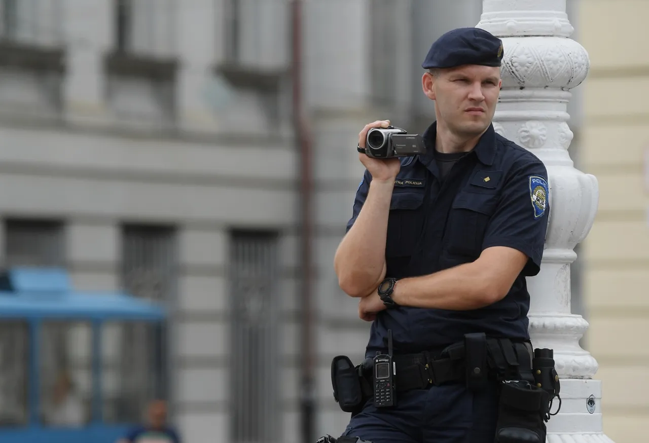 Desničari marširali centrom Zagreba uz budno oko policije i s porukom: 'Oslobodimo Hrvatsku'