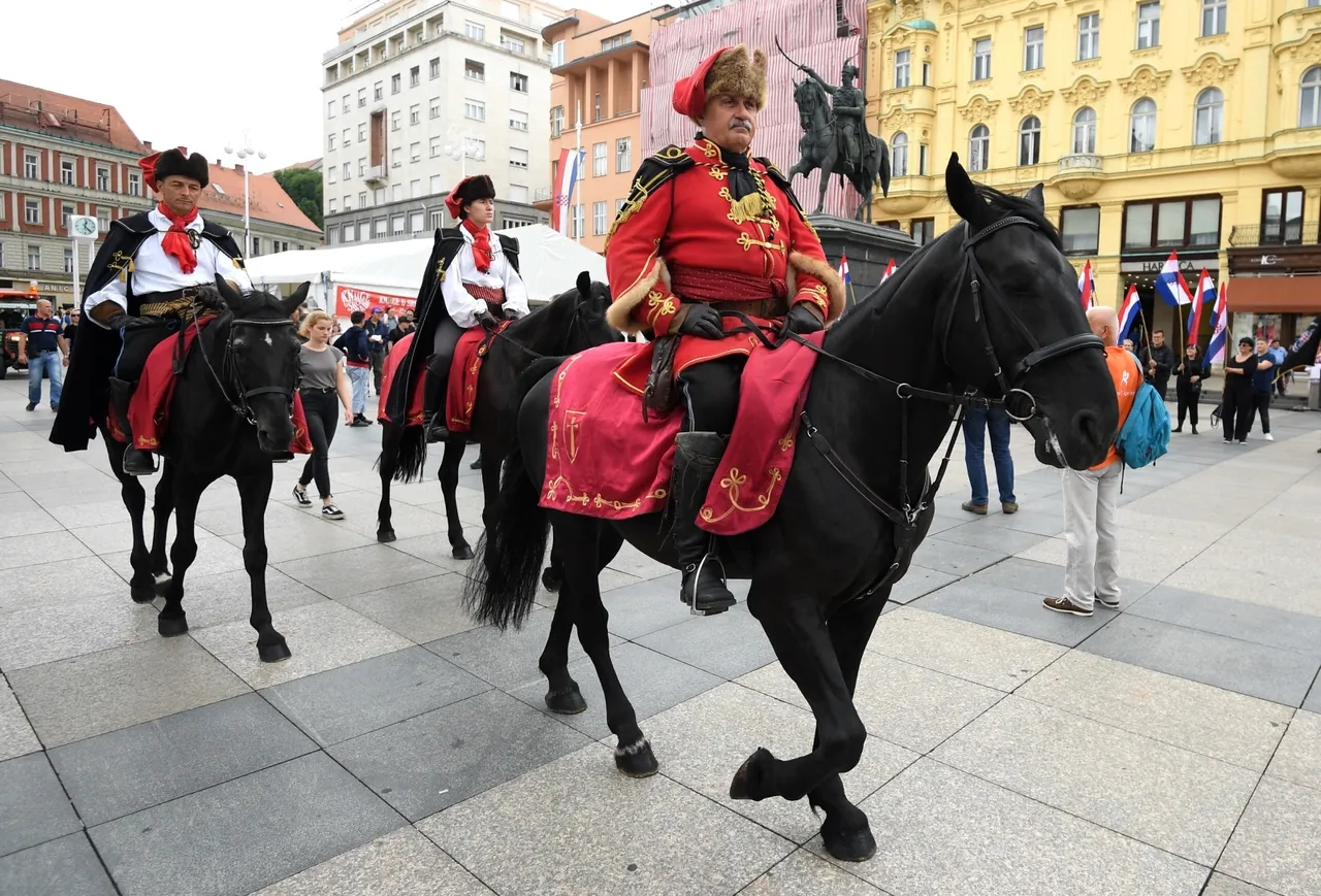 Desničari marširali centrom Zagreba uz budno oko policije i s porukom: 'Oslobodimo Hrvatsku'