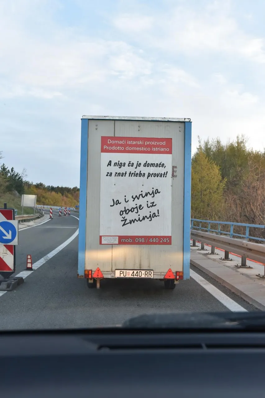 Kreativni istarski ipsilon: vlasnik jednog OPG-a na originalan način reklamira svoje proizvode