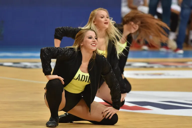 Zadar: Plesačice zabavljale publiku na Zadar Basketball Tournamentu