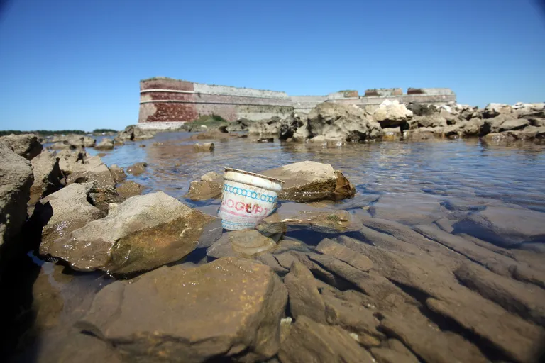 Gdje je sad Kolinda? Biciklist u moru pronašao plastičnu čašicu jogurta staru 30-ak godina