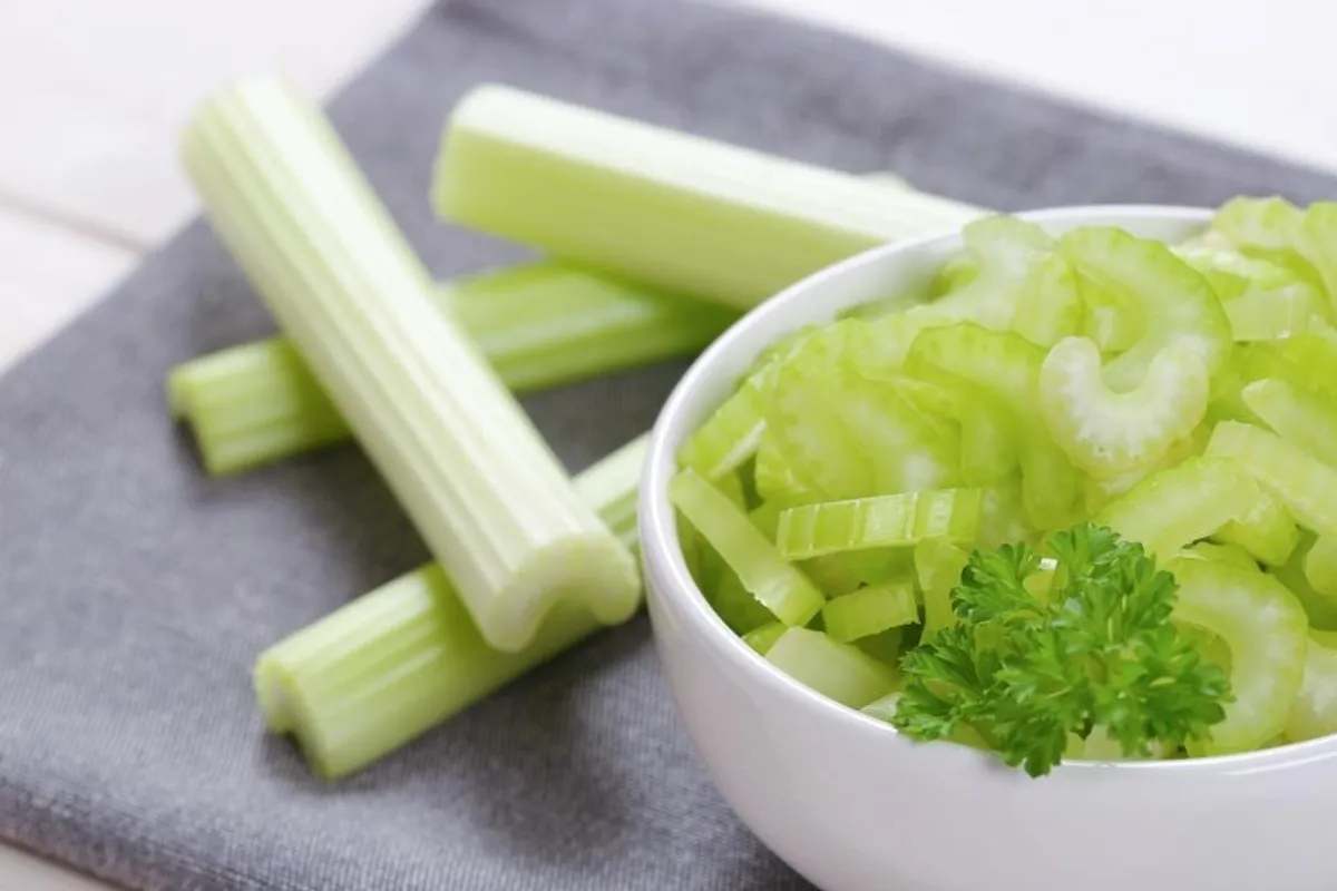 Zeleno blago: Kako zamrznuti celer za brzu pripremu smoothieja, sokova, juha i variva