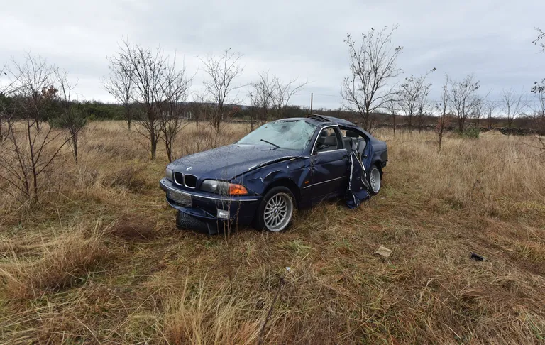 BMW-om sletjeli s ceste kod Drniša, preminuo 19-godišnji mladić