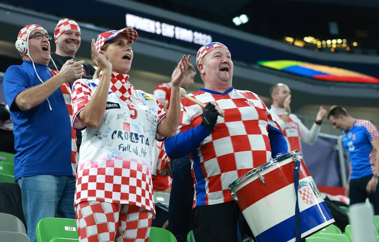 hrvatska - mađarska navijači