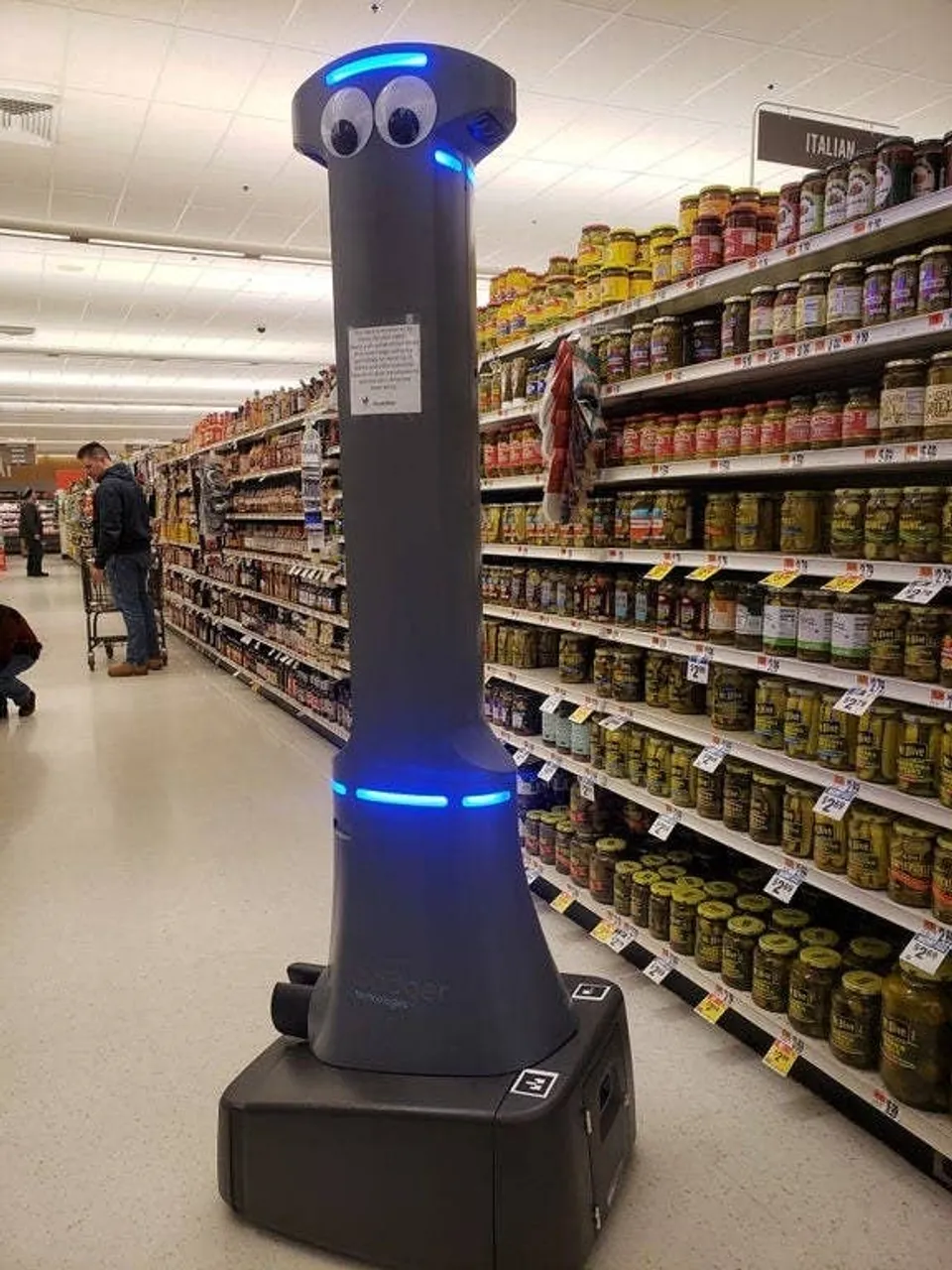 Robot koji se kreće prodavaonicom i čisti za ljudima