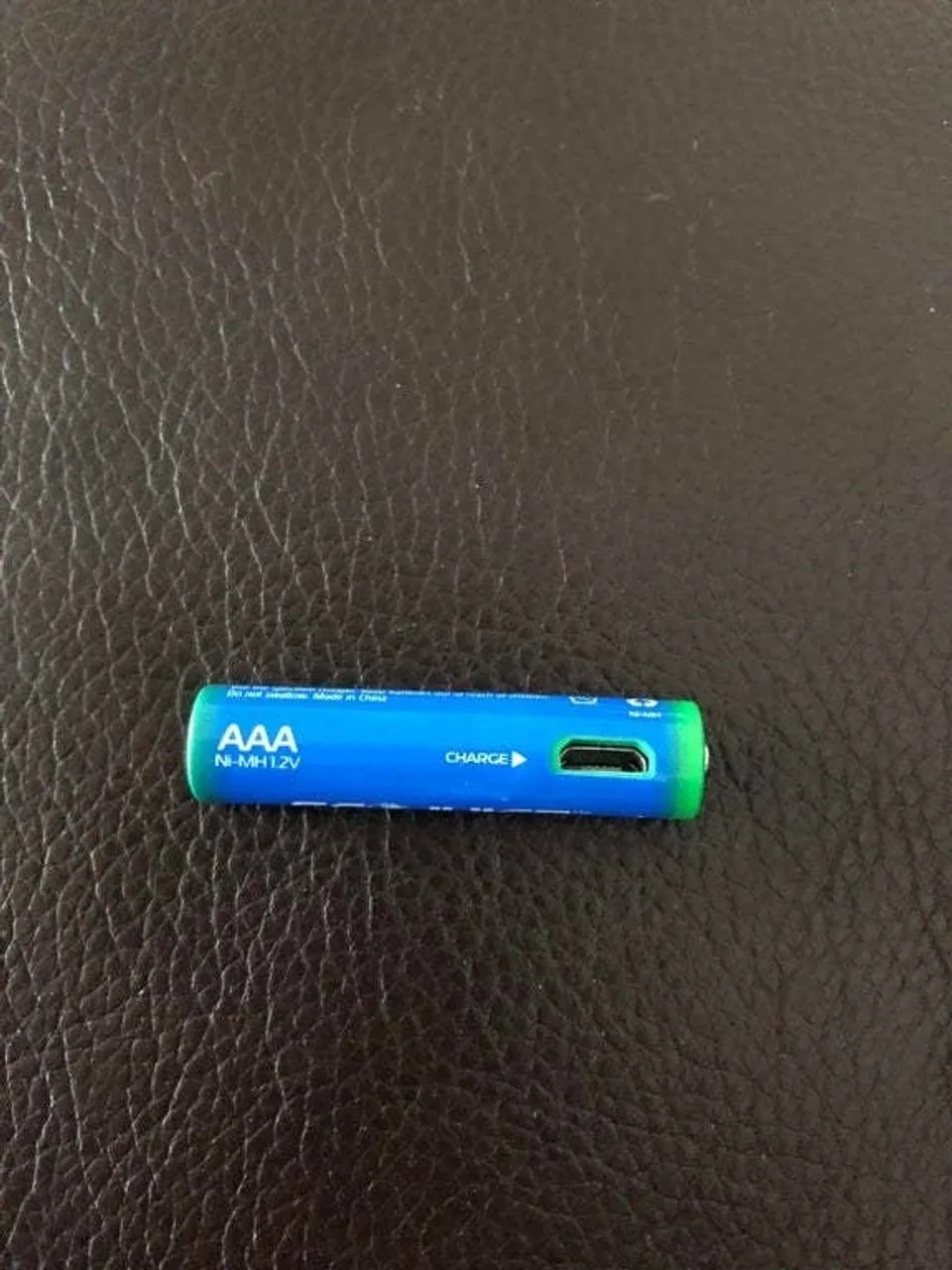 Baterija koju je moguće napuniti preko USB-a