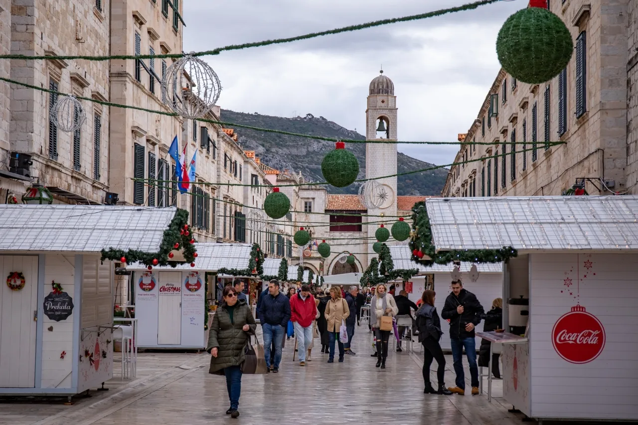 Božićna čarolija širi se cijelom Hrvatskom: Evo kako izgleda Advent u Dubrovniku