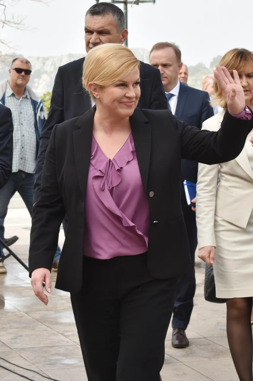 Kolinda opet premjestila ured, ovaj put u Šibenik: pogledajte kako su je dočekali