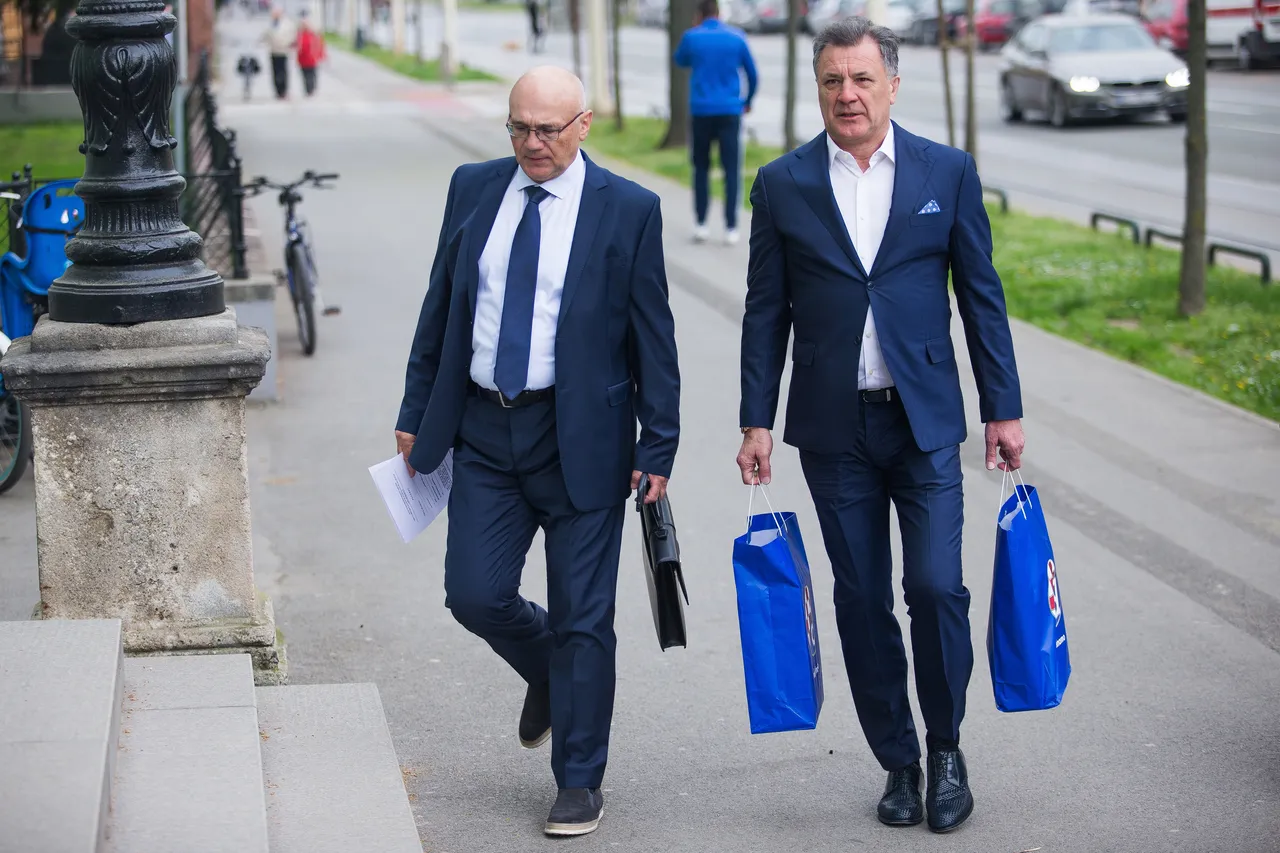 Zdravko Mamić došao na sud s vrećicama u kojima su navodno dokazni materijali