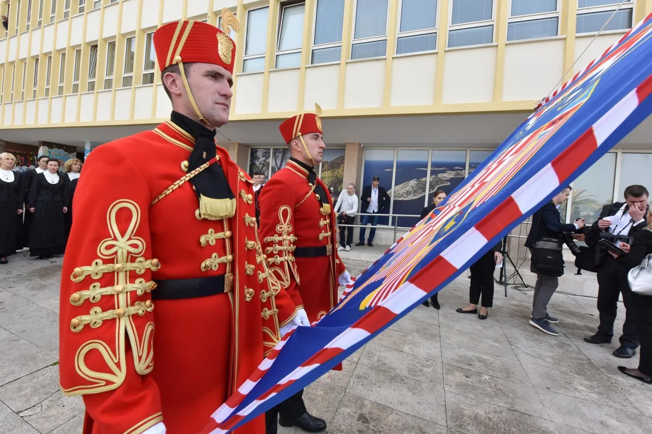 Kolinda opet premjestila ured, ovaj put u Šibenik: pogledajte kako su je dočekali