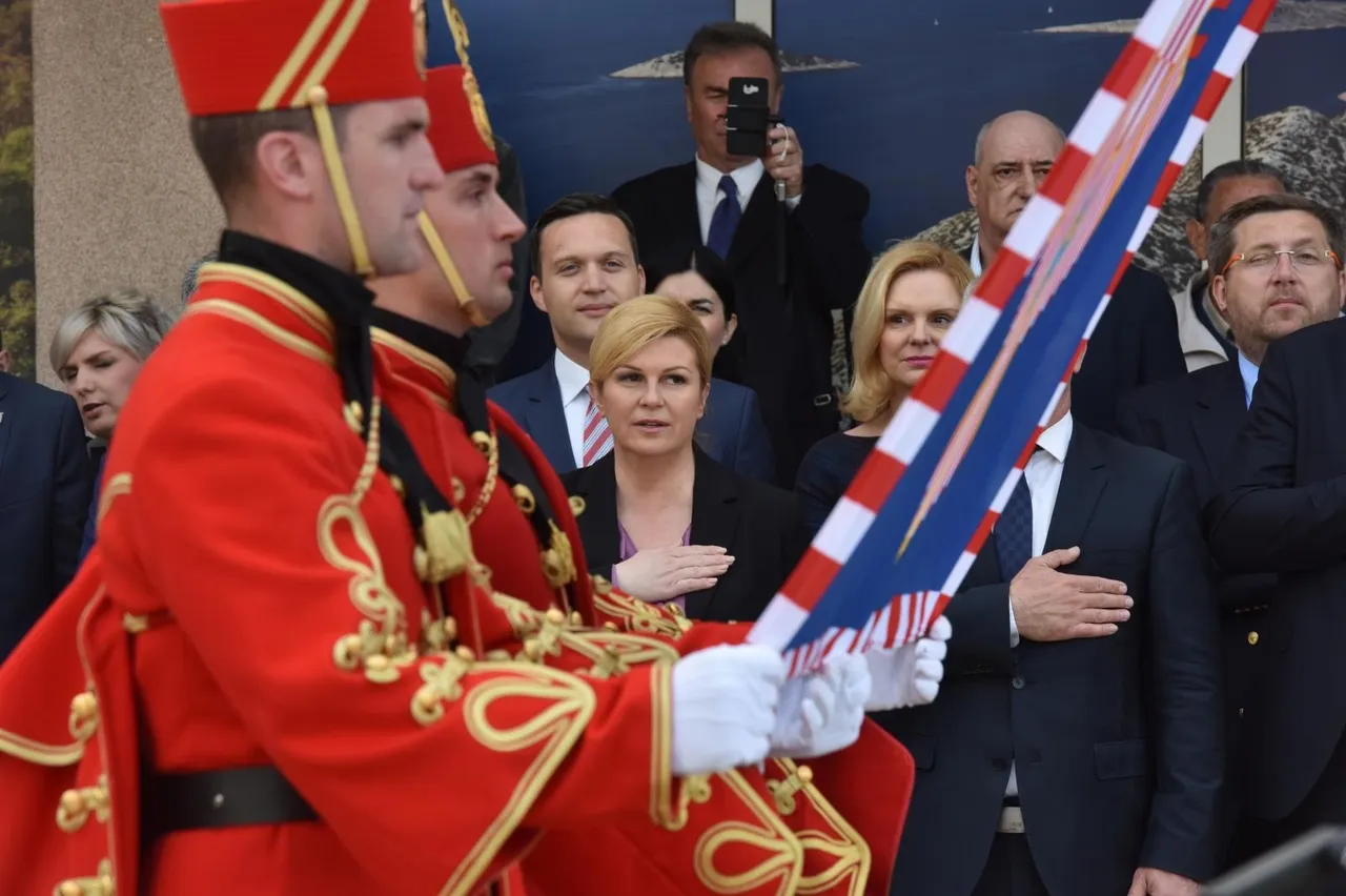 Kolinda opet premjestila ured, ovaj put u Šibenik: pogledajte kako su je dočekali