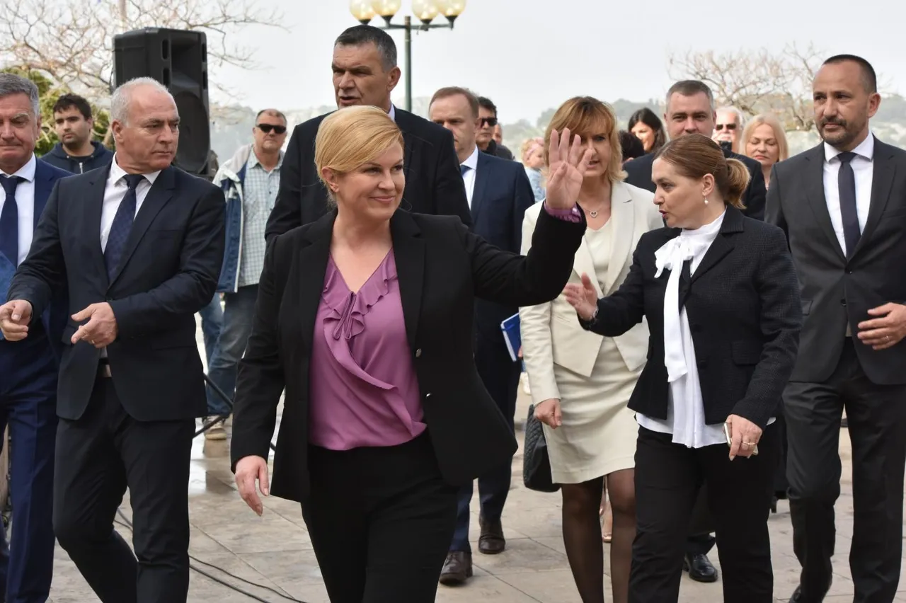 Kolinda opet premjestila ured, ovaj put u Šibenik: pogledajte kako su je dočekali