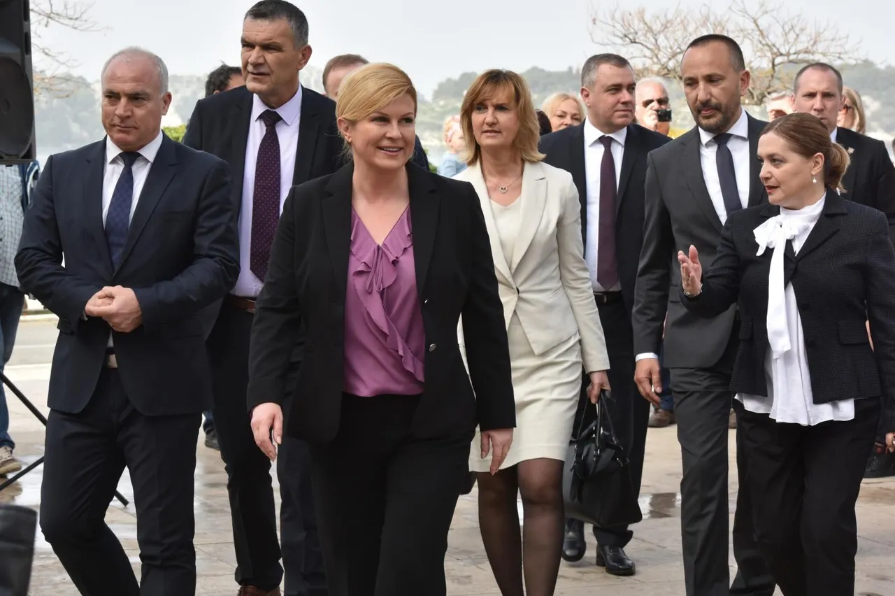 Kolinda opet premjestila ured, ovaj put u Šibenik: pogledajte kako su je dočekali