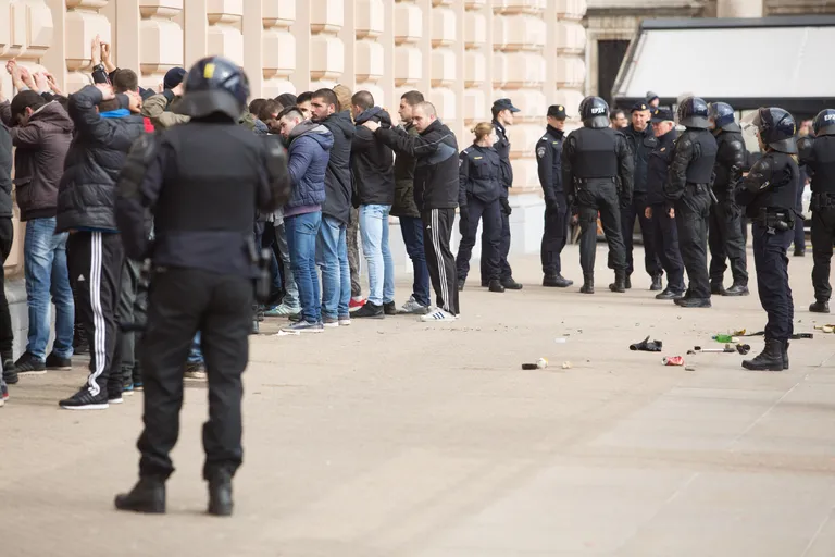 Policija privela veliku skupinu ljudi koja je razbijala po središtu Zagreba