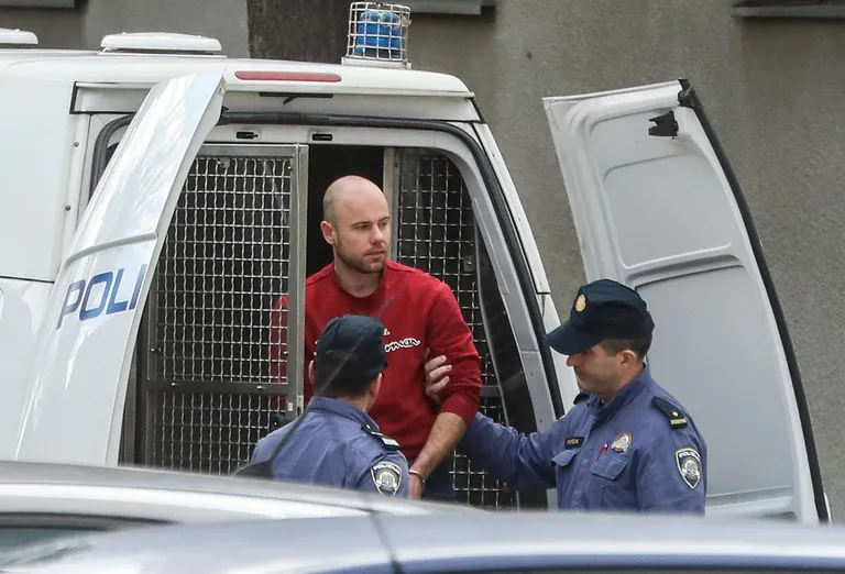 Zagreb: Policija preprećuje Jurja Mesića u prostorije Državnog odvjetništva 