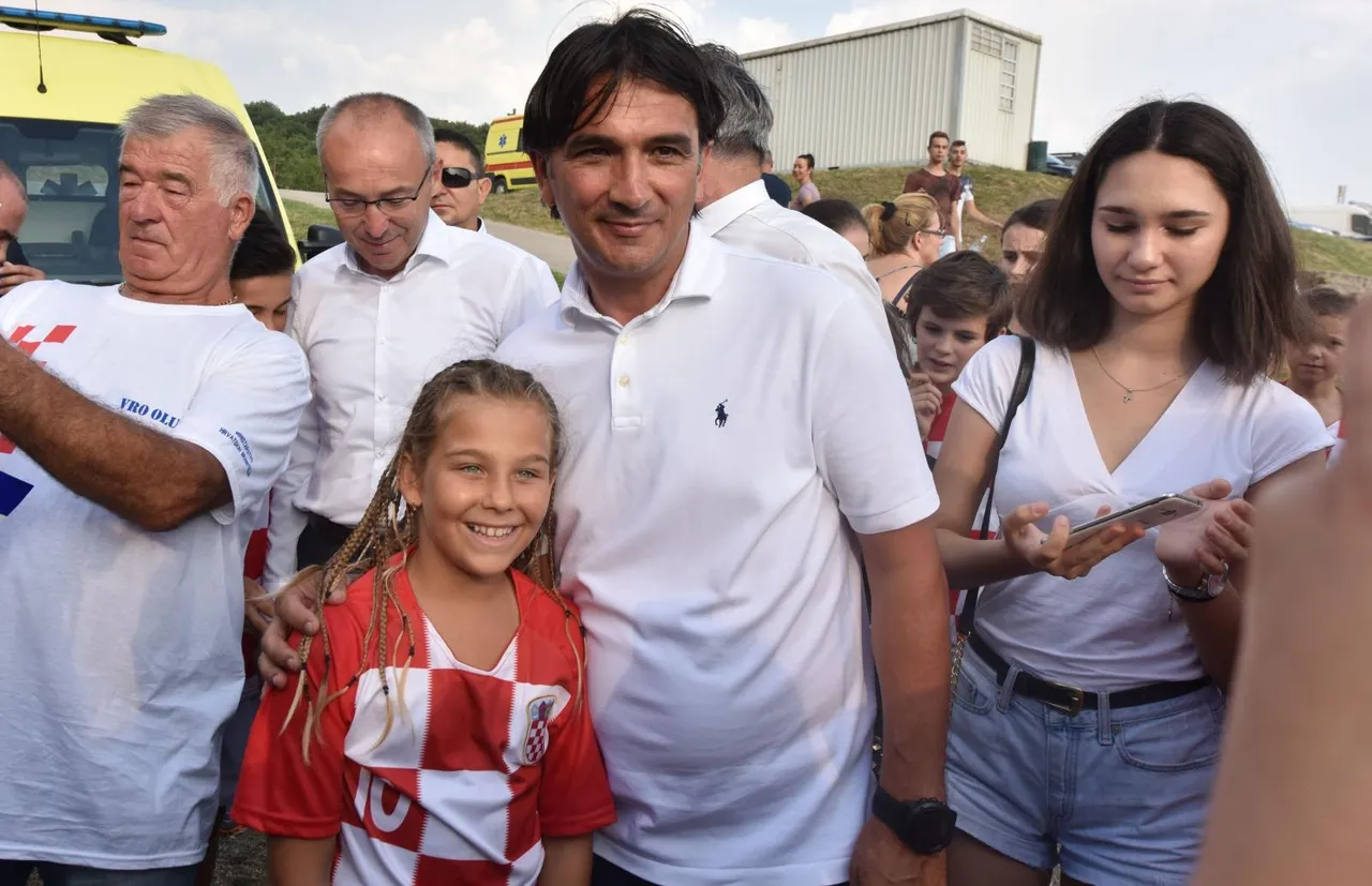 Izbornik Dalić glavna zvijezda u Kninu: Svi su se s njim željeli slikati nakon revijalne utakmice