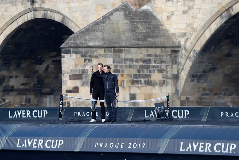 Federer i Berdych igrali tenis na rijeci Vltavi, pritom se odlično zabavljajući