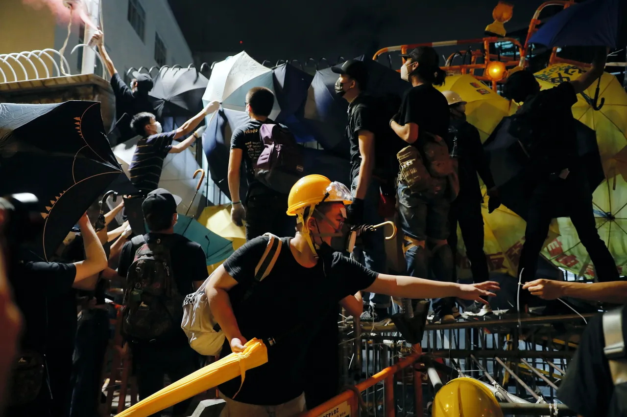 Ulice Hong Konga ponovo u kaosu, milijuni prosjednika ne odustaju