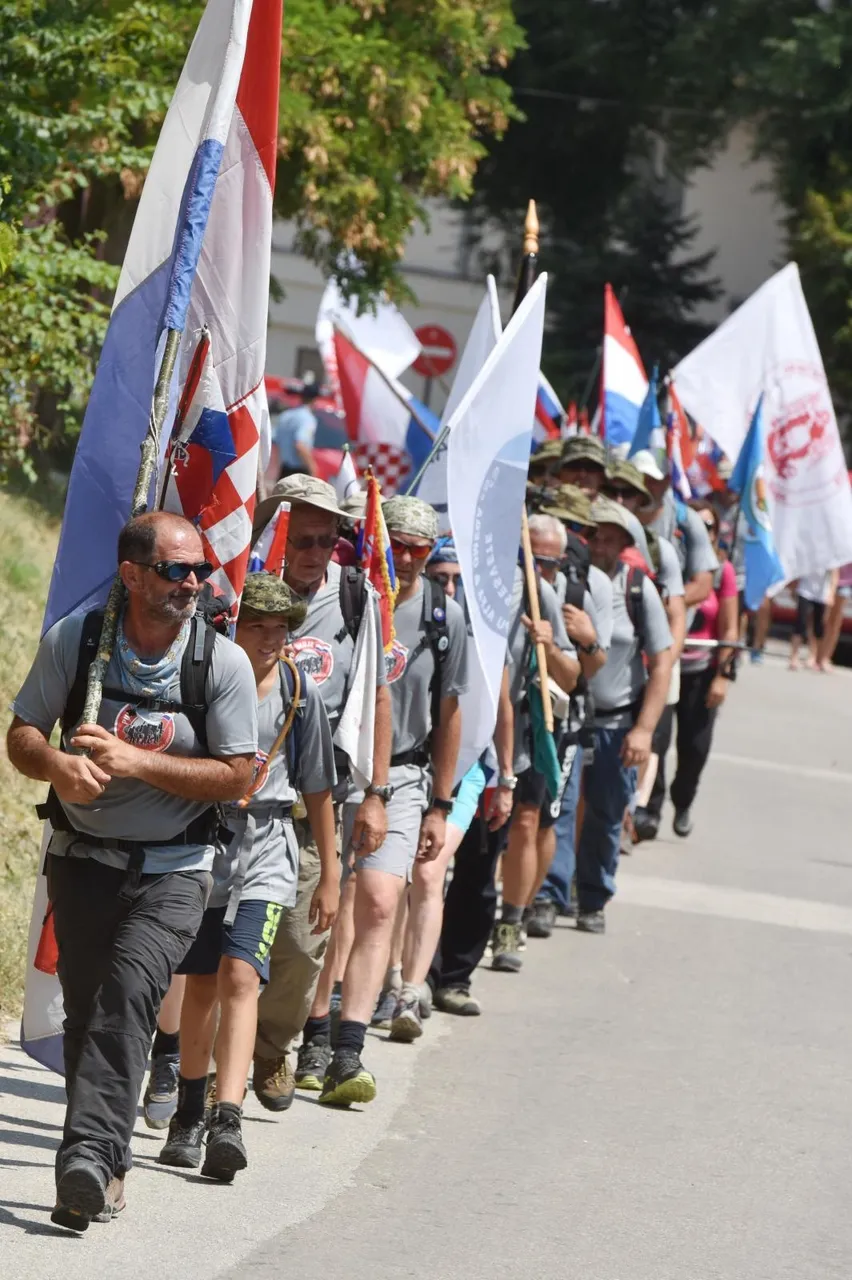 Stigli planinari nakon 7 dana pješačenja putevima Oluje po Velebitu