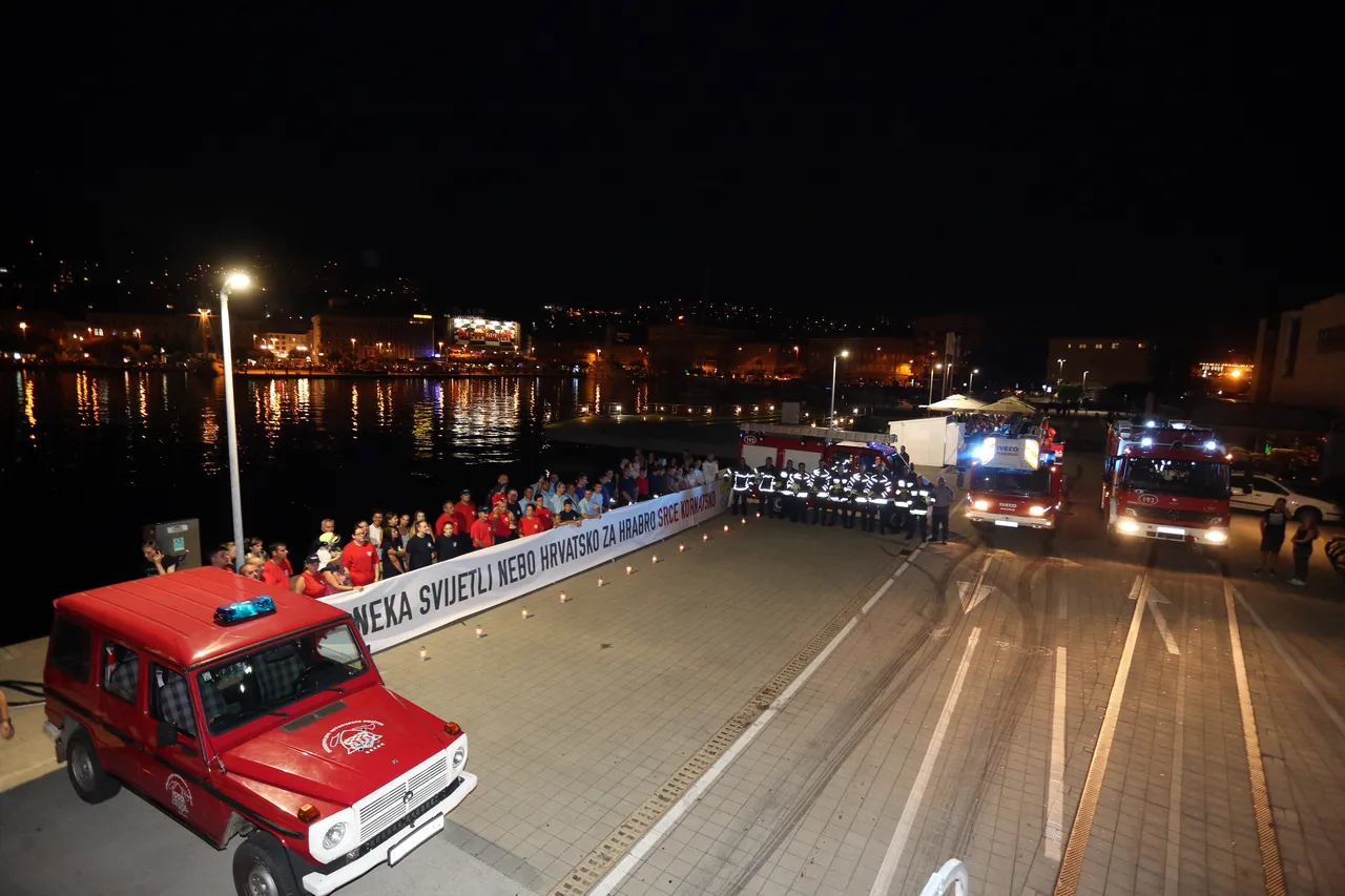 Rijeka: građani i vatrogasci odali počast vatrogascima stradalim prije 10 godina na Kornatima