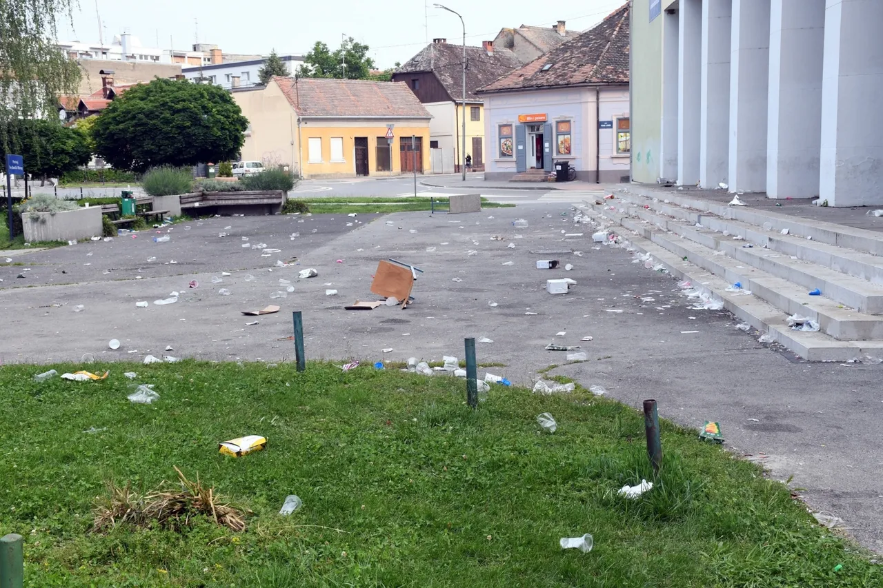 Ovako se ponašaju naši gimnazijalci: Ispred škole ostavili hrpu čaša, flaša, potrgane stolove i stolice...