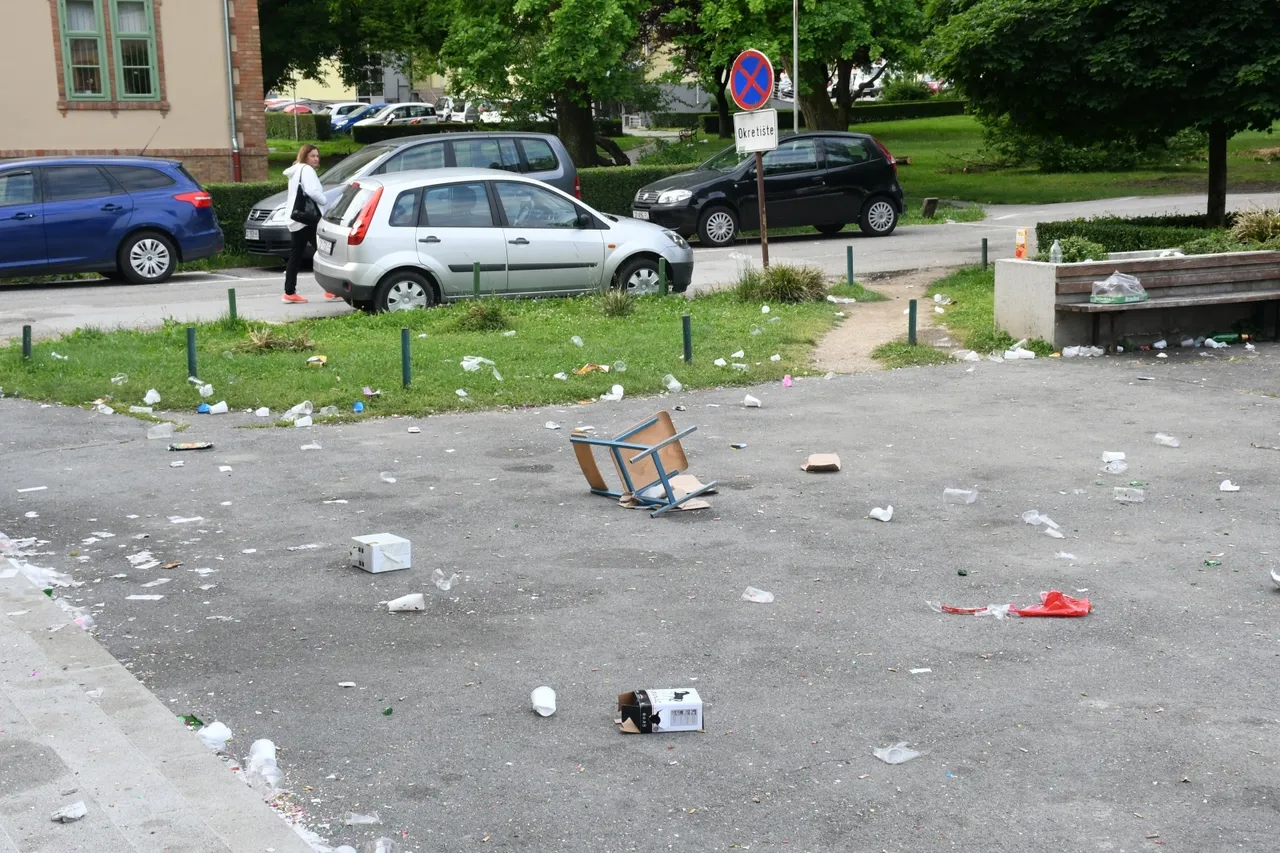 Ovako se ponašaju naši gimnazijalci: Ispred škole ostavili hrpu čaša, flaša, potrgane stolove i stolice...