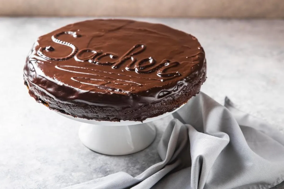 Sacher torta – kraljica čokoladnih torti sa zanimljivom povijesti