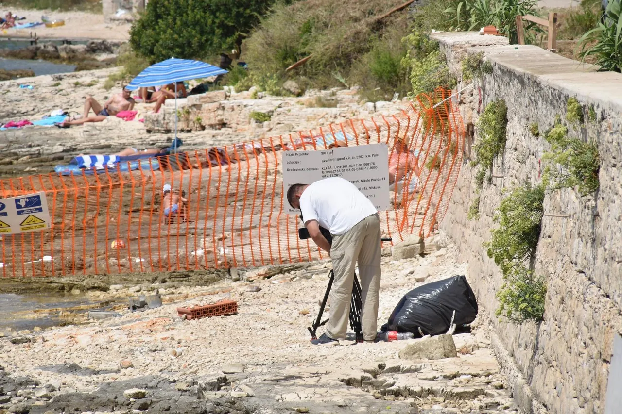 Umalo tragedija: Među kupače pao 15-metarski stup na gradilištu ski-lifta