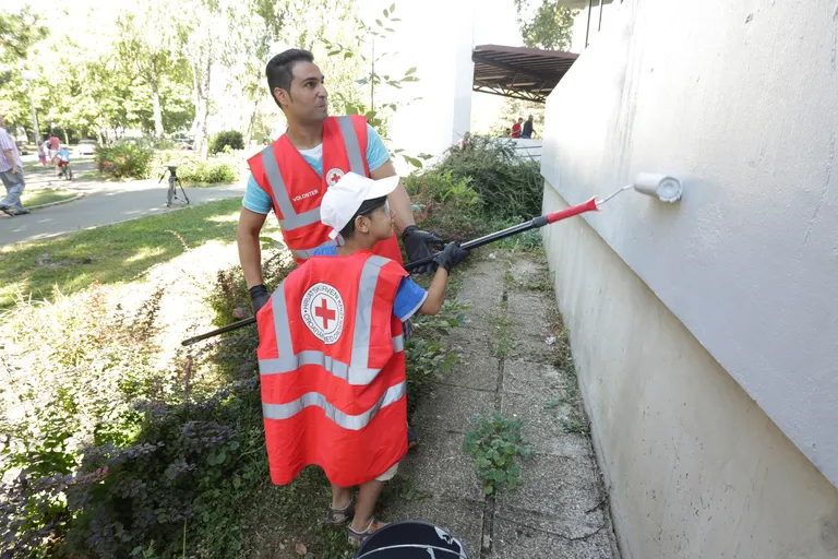 Crveni križ uz pomoć azilanata uređuje osnovnu školu Fran Galović