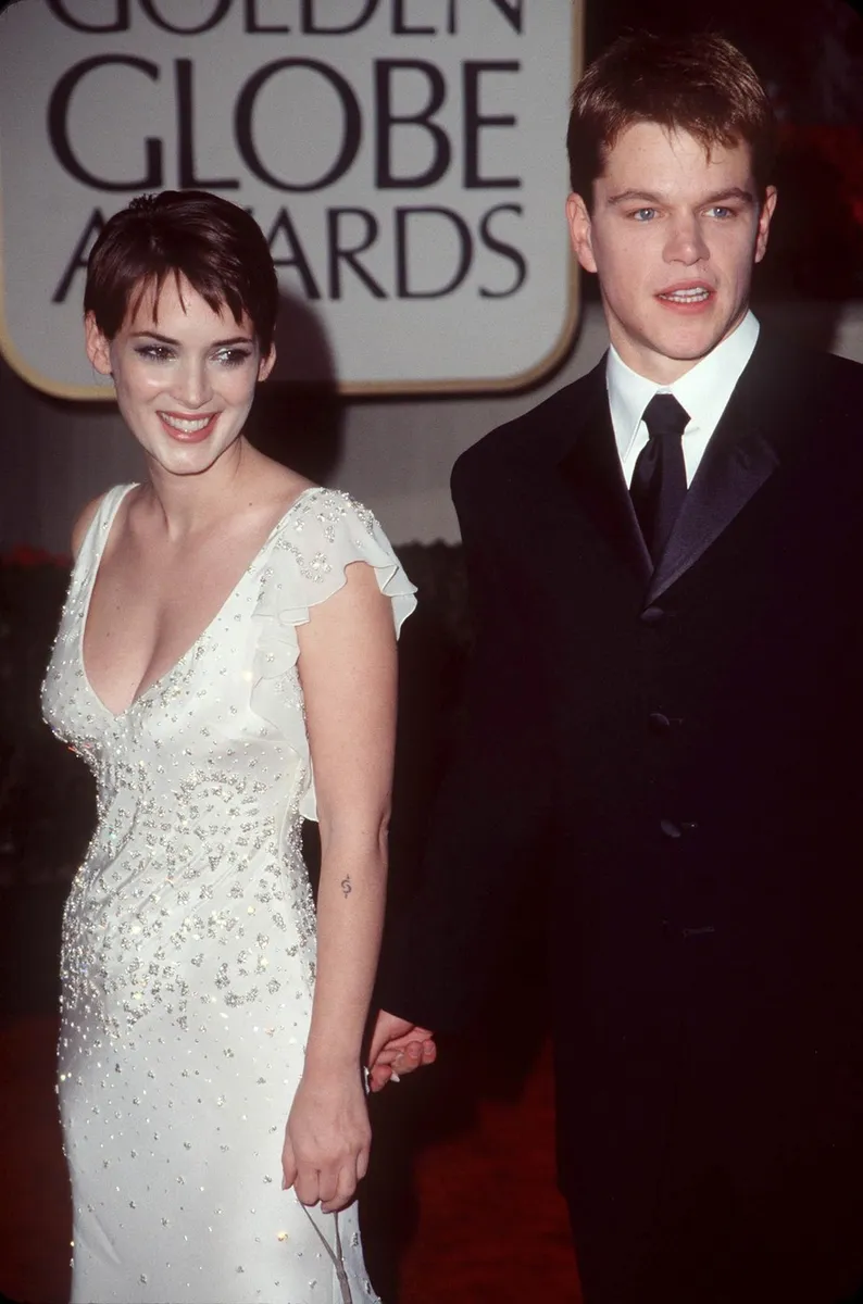 Winona Ryder na dodjeli Golden Globe nagrada 2000. godine u bijeloj haljini.