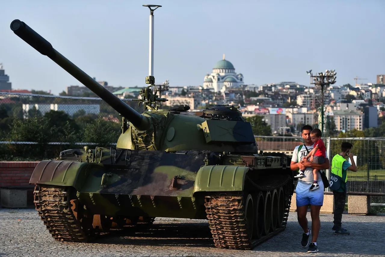 Beograd: Stari JNA tenk T-55 postavljen ispred stadiona "Rajko Mitić"