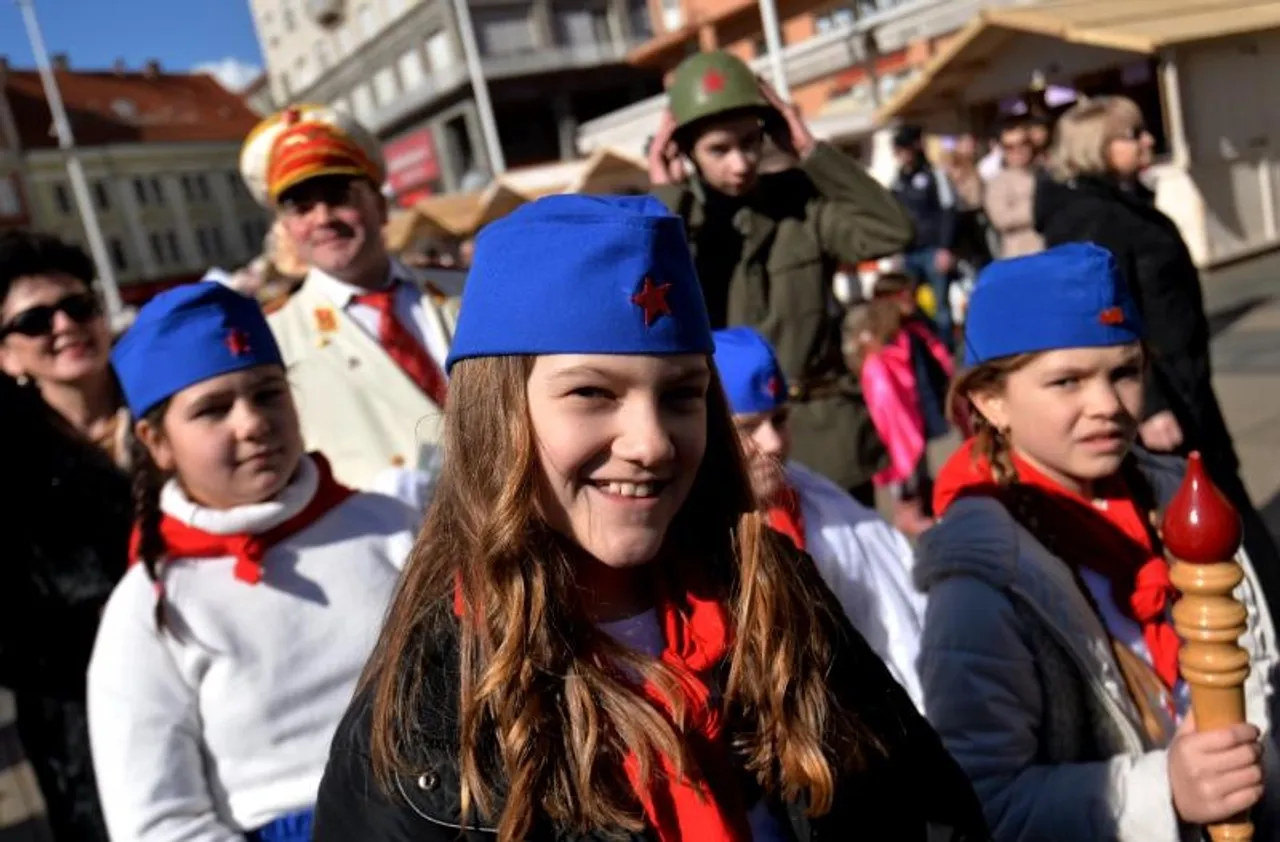 Kroz centar Zagreba prošetale maškare KUD-a Prepuštovec, među njima i Trump!