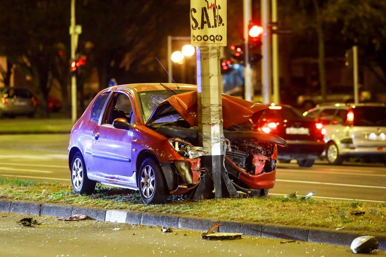 Zagreb: Kod ulice SR Njemačke zabio se automobilom u rasvjetni stup