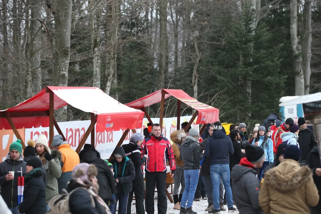 Zagreb: Okupljanje građana na Krumpirištu uoči  SQT utrke ženskog slaloma