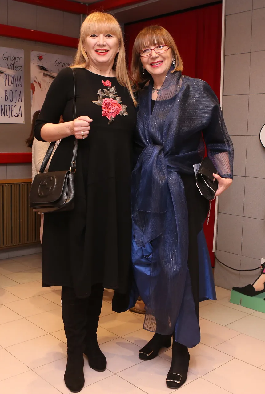 Marija Sekelez sa sestrom